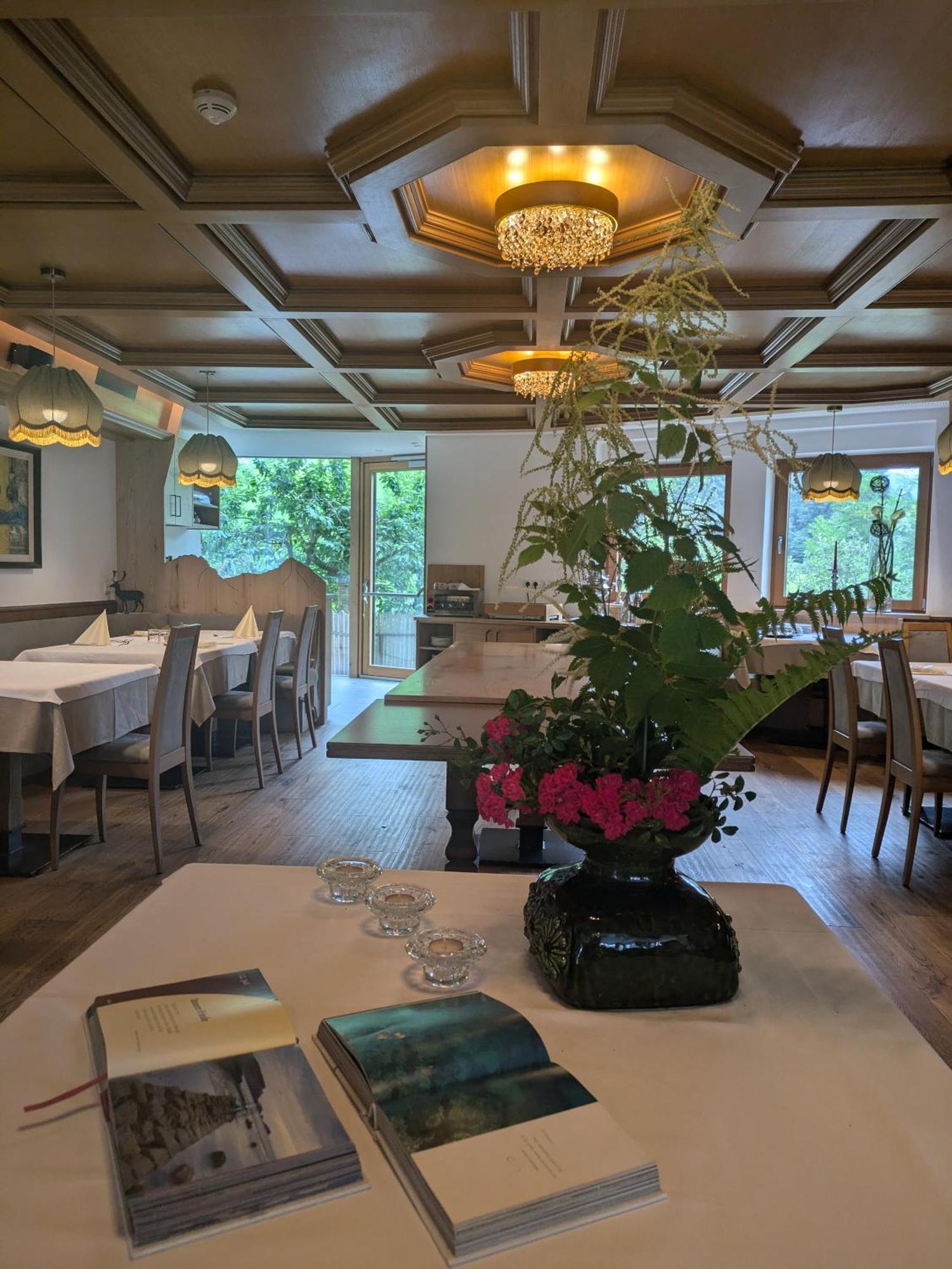 Hotel Alpenblick Sarentino Exterior foto